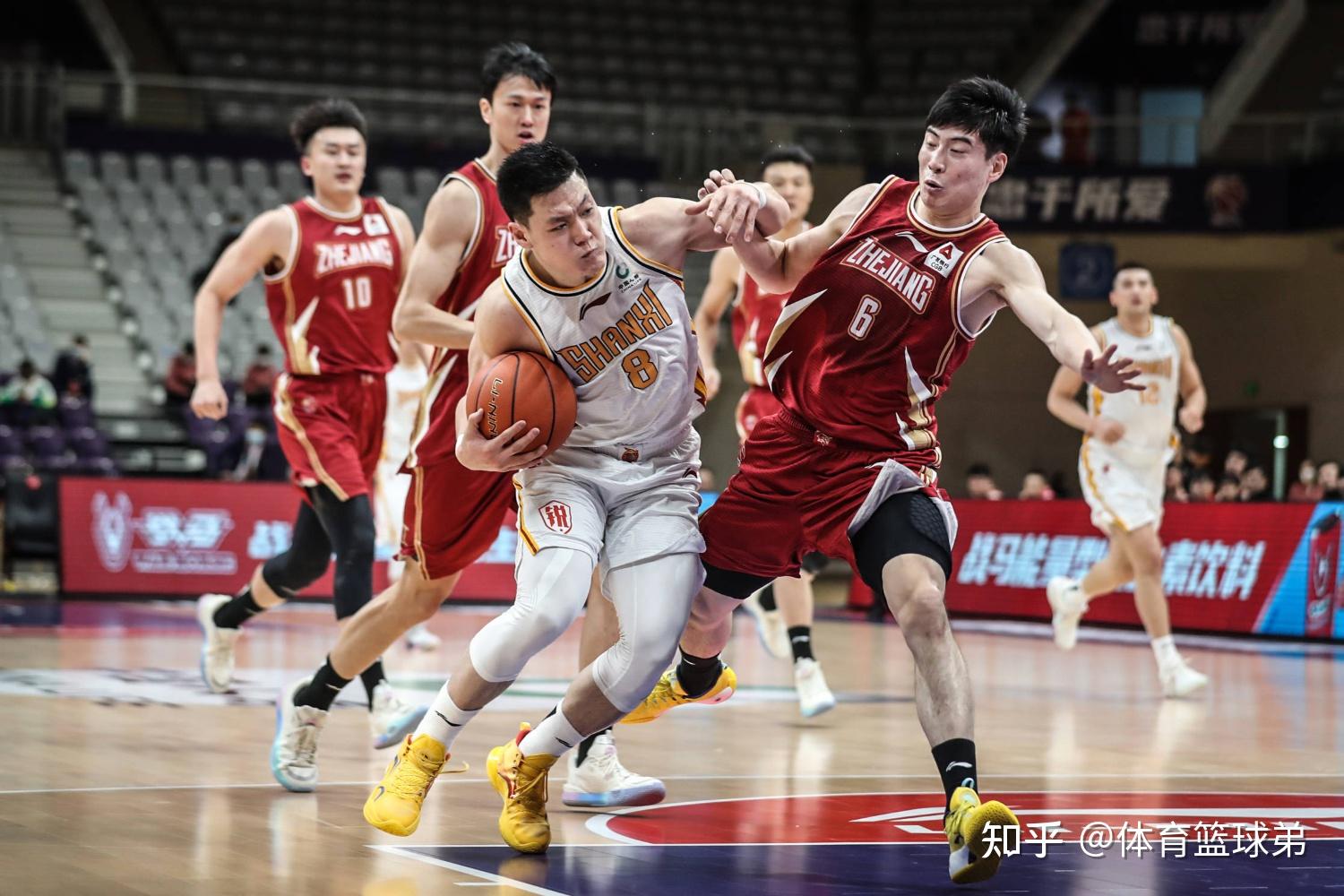 紧逼防守压制对手，球队时隔多年再登CBA巅峰的简单介绍